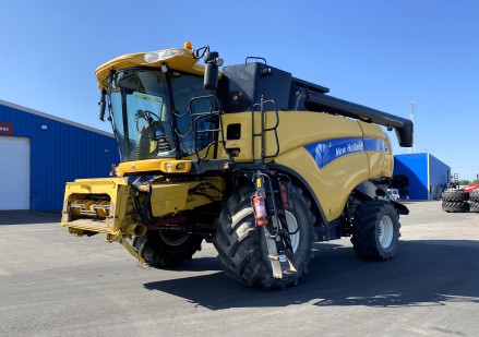 Naudotas New Holland CX8090  kombainas